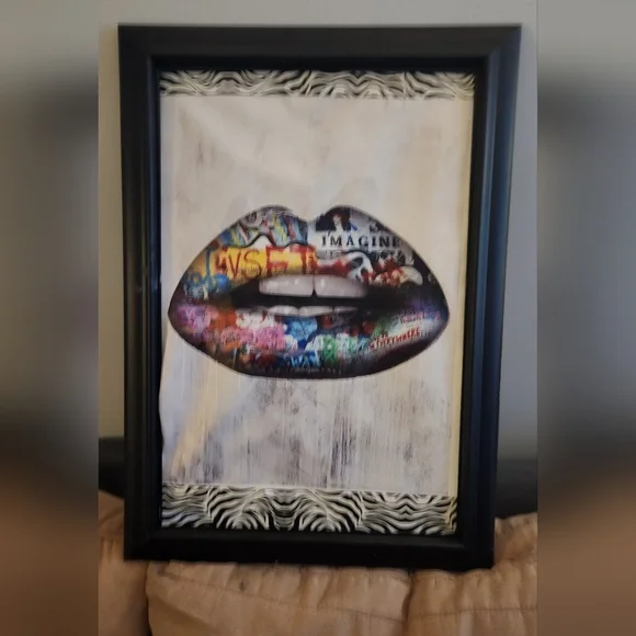 Graffiti Lips 💋 - Picture 2 of 4